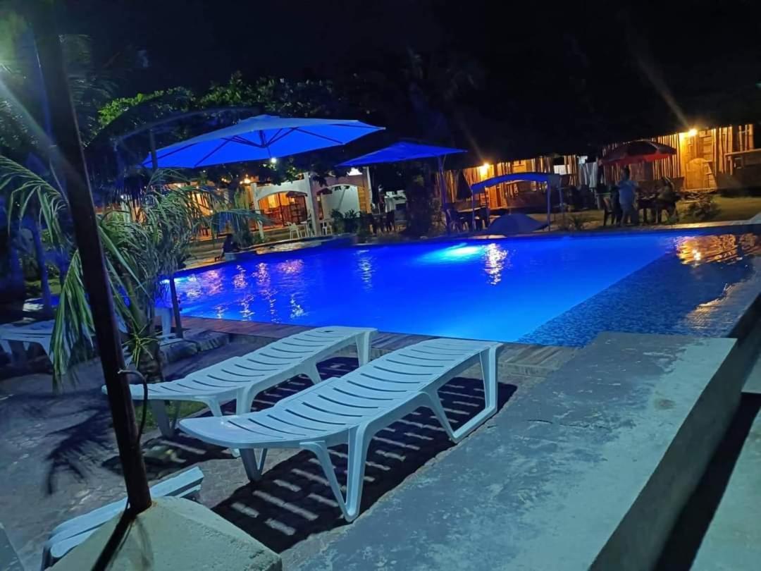 Rrj'S Beach Resort Ослоб Екстериор снимка