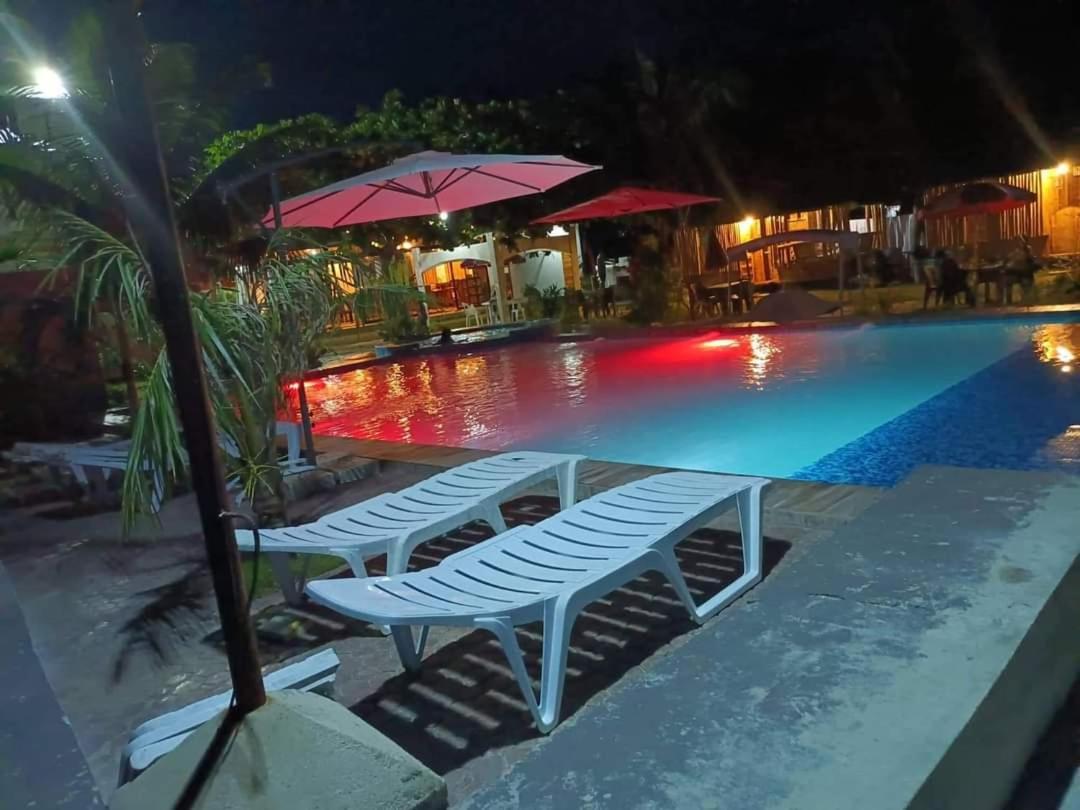 Rrj'S Beach Resort Ослоб Екстериор снимка